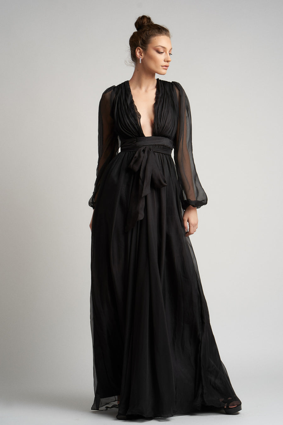 Rochie petrecuta din matase cu decolteu adanc