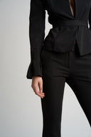 Costum elegant  cu sacou petrecut si pantaloni evazati
