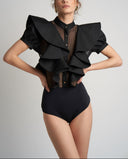 Body  cu volane supradimensionate si insertii transparente cu design feminin, croiala moderna si detalii statement Monarh Design