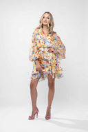 Rochie din matase cu imprimeu floral pastel si volane asimetrice