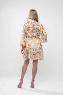 Rochie din matase cu imprimeu floral pastel si volane asimetrice
