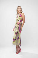 Set satinat cu top petrecut si fusta midi cu imprimeu floral
