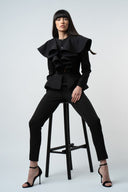 Sacou cu volane arhitecturale Black cu design feminin, croiala moderna si detalii statement Monarh Design