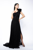 Rochie asimetrica din matase peliculizata cu un umar accesorizat