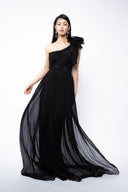Rochie asimetrica din matase peliculizata cu un umar accesorizat