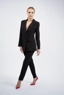 Costum  negru cu sacou drept si pantaloni conici
