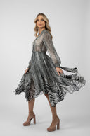 Rochie midi cu imprimeu  si nasturi decorativi