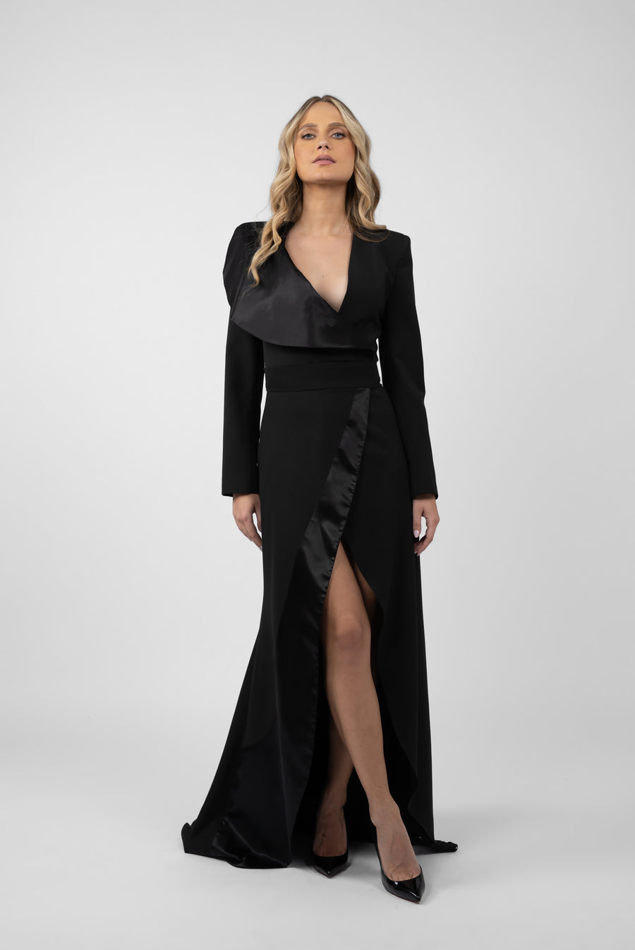 Rochie lunga neagra petrecuta cu rever asimetric
