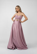 Rochie lunga cu bust drapat si talie accentuata