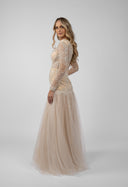 Rochie sirena cu dantela chantilly accesorizata