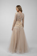 Rochie sirena cu dantela chantilly accesorizata