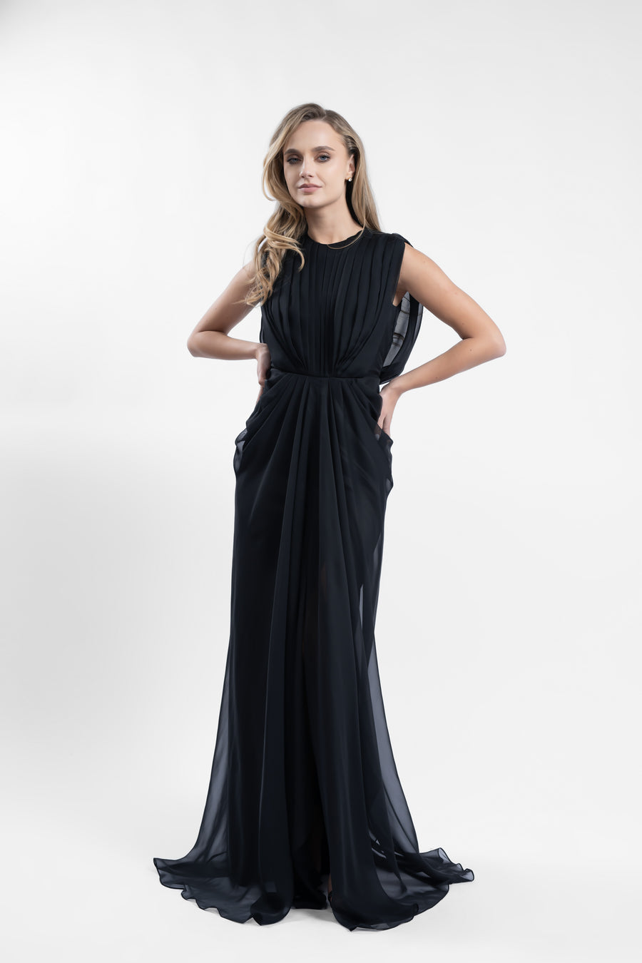 Rochie lunga plisata cu spate deschis