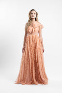 Rochie lunga din tulle moale cu volane ample si bust drapat