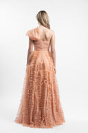 Rochie lunga din tulle moale cu volane ample si bust drapat