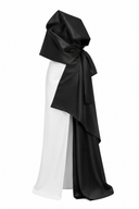 Rochie asimetrica cu funda arhitecturala