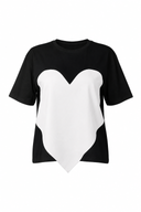 Tricou cu aplicatie in forma de inima